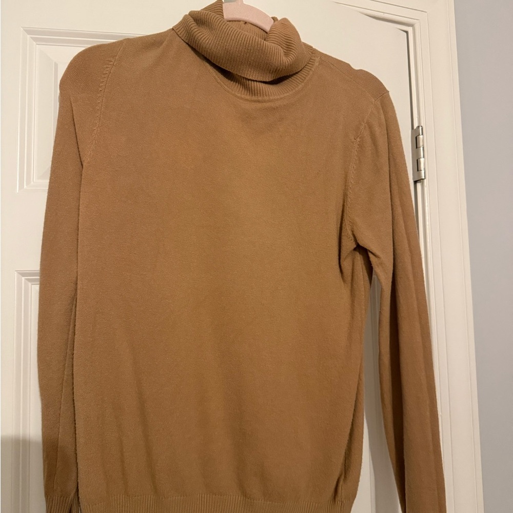 Basic Milano Camel-Color Turtleneck Sweater